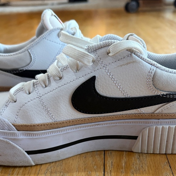 Nike White Low-Top Sneakers with Black Swoosh and Gold Accent - Picture 11 of 15